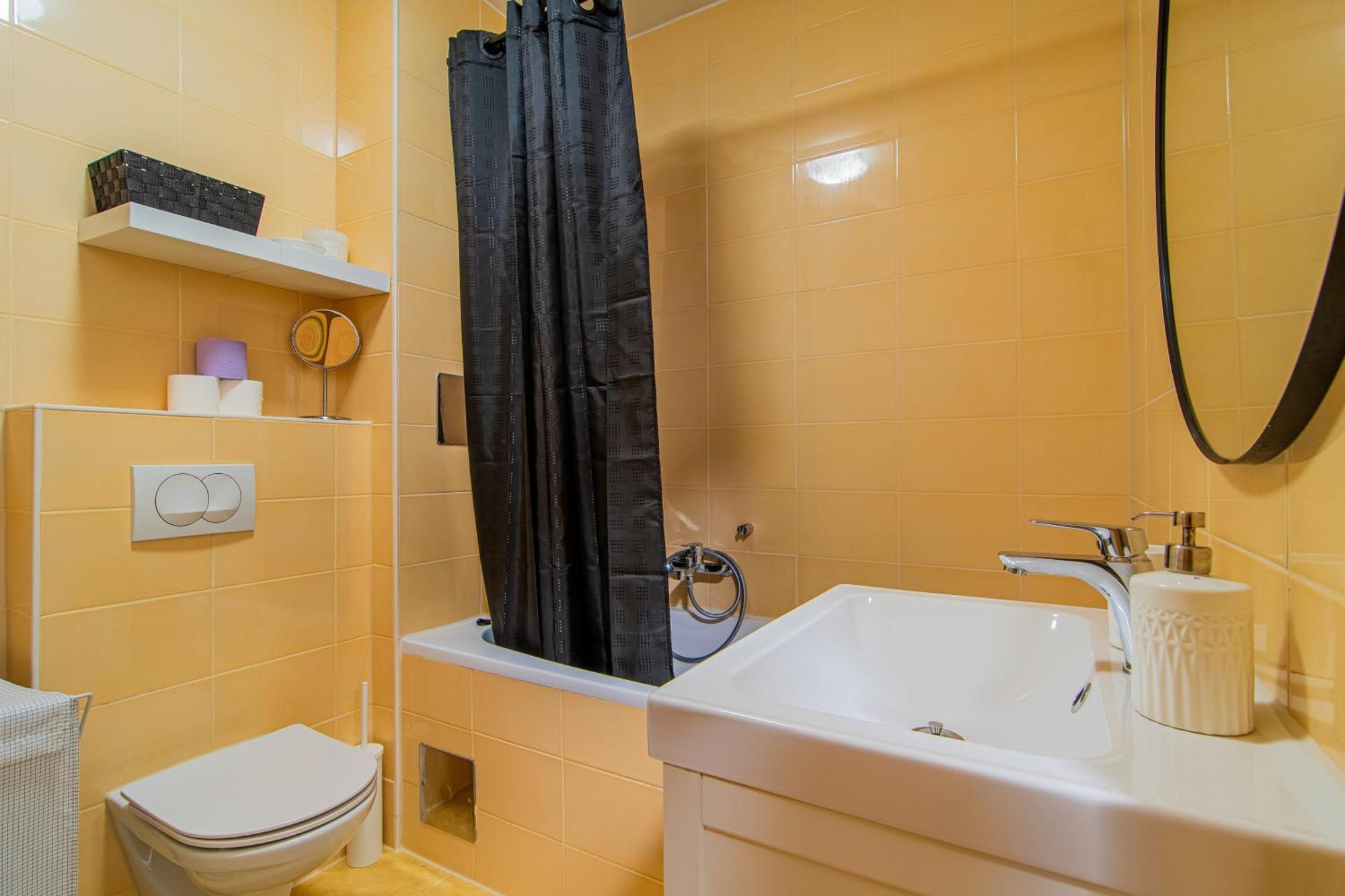 Flexible Selfcheckins 90 - - Garage - Loggia Apartment *